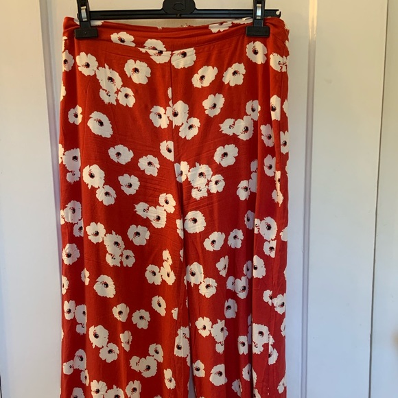 Flared Poppy Patterned Pants - Picture 3 of 9